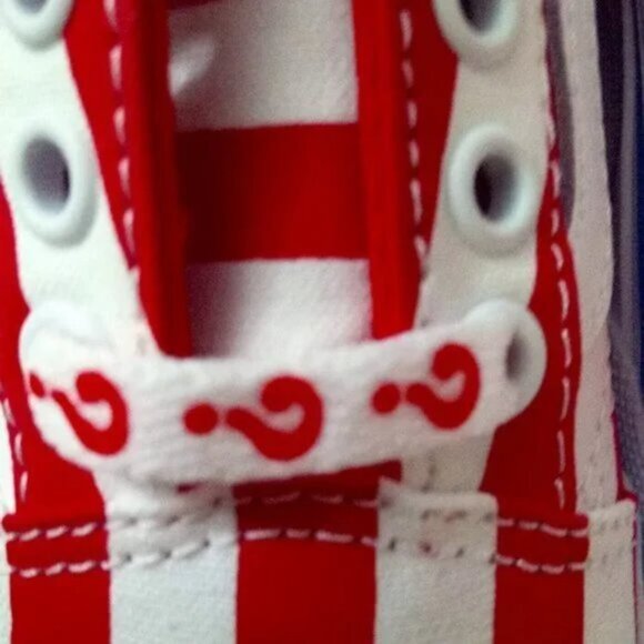 New Vans Old Skool Where's Waldo Red White Stripe Low Top Skate Sneaker Size 12K - Picture 5 of 13